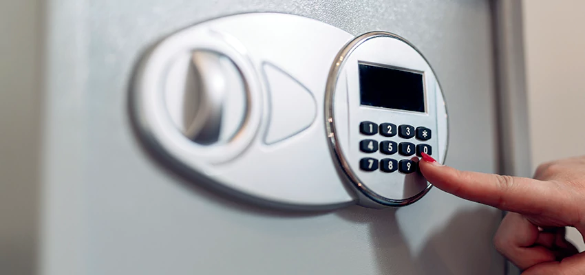 Jewelry Safe Cracking in Corcoran, California